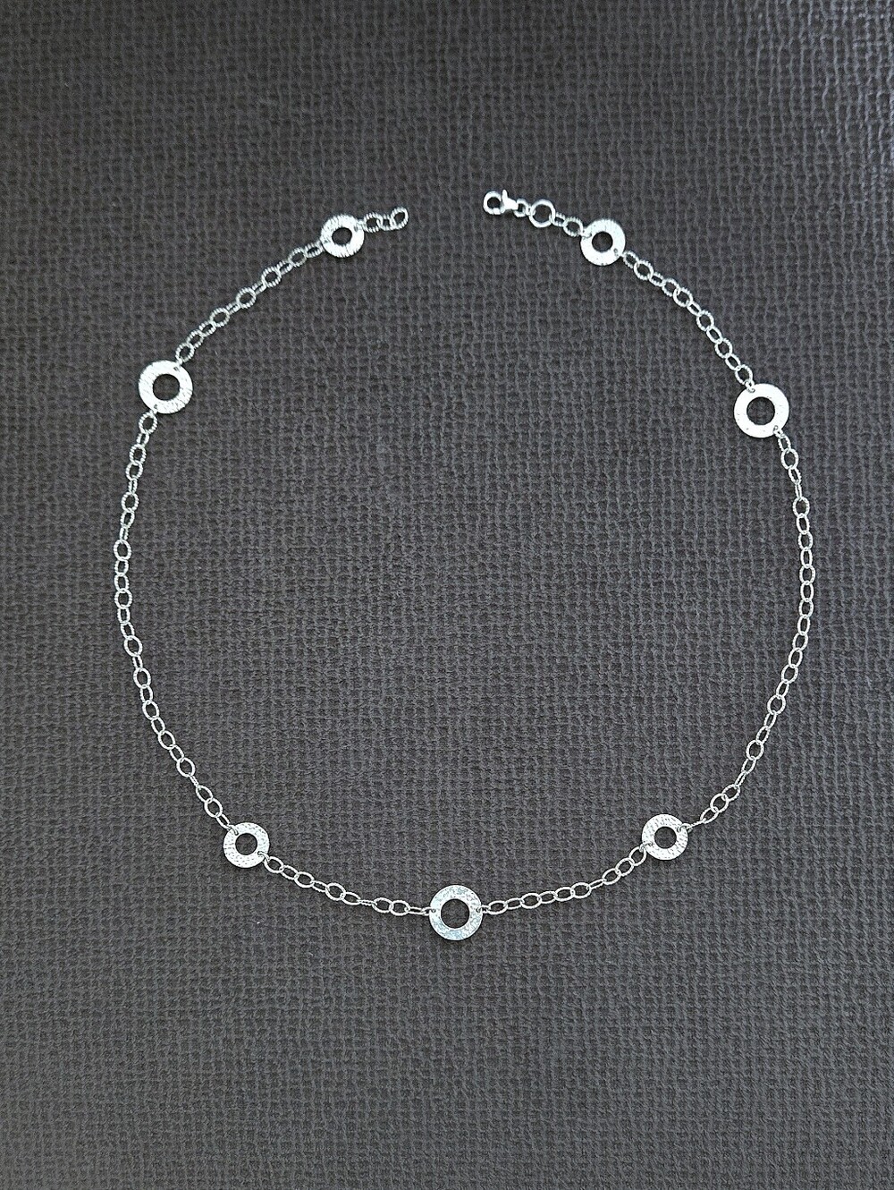Silver🤍 Stationary Open Circles⭕️ Necklace - NWOT